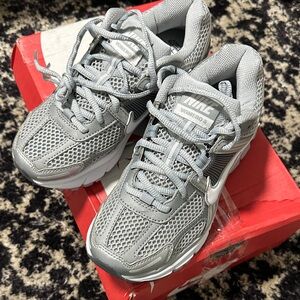 Nike Kids Grey Mesh Vomero 5 Sneakers
